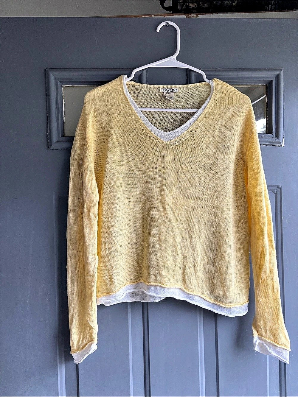 AVALIN Linen V-Neck Sweater in Yellow Size Medium
